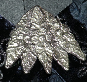 CenterBrooch1